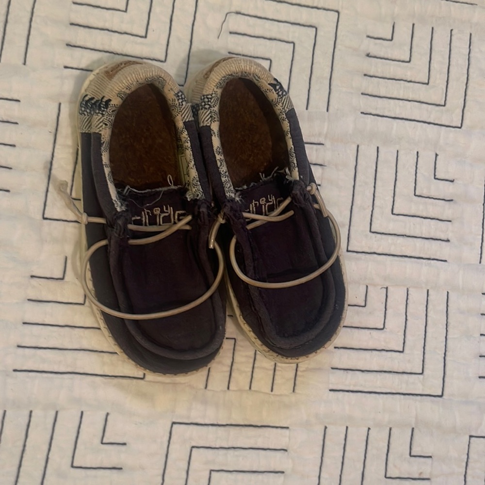 Navy blue toddler boy hey dude shoes. Size 9